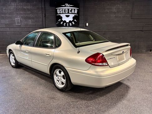 Used 2007 Ford Taurus SE FWD image 3