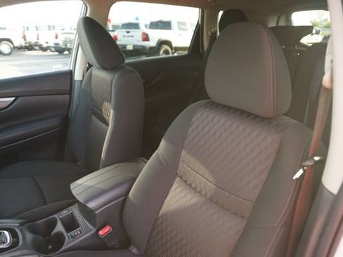 Used 2018 Nissan Rogue SV w/ Premium Package FWD image 10