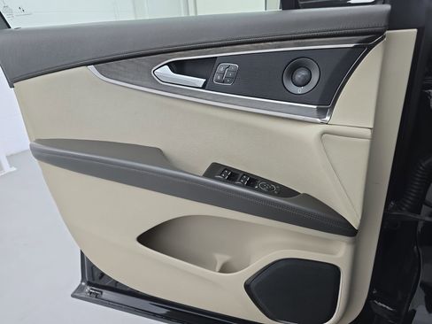 Used 2020 Lincoln Nautilus Reserve w/ Equipment Group 201A image 27