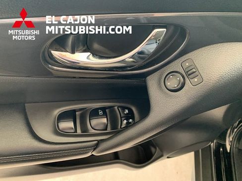 Used 2020 Nissan Rogue SV image 10