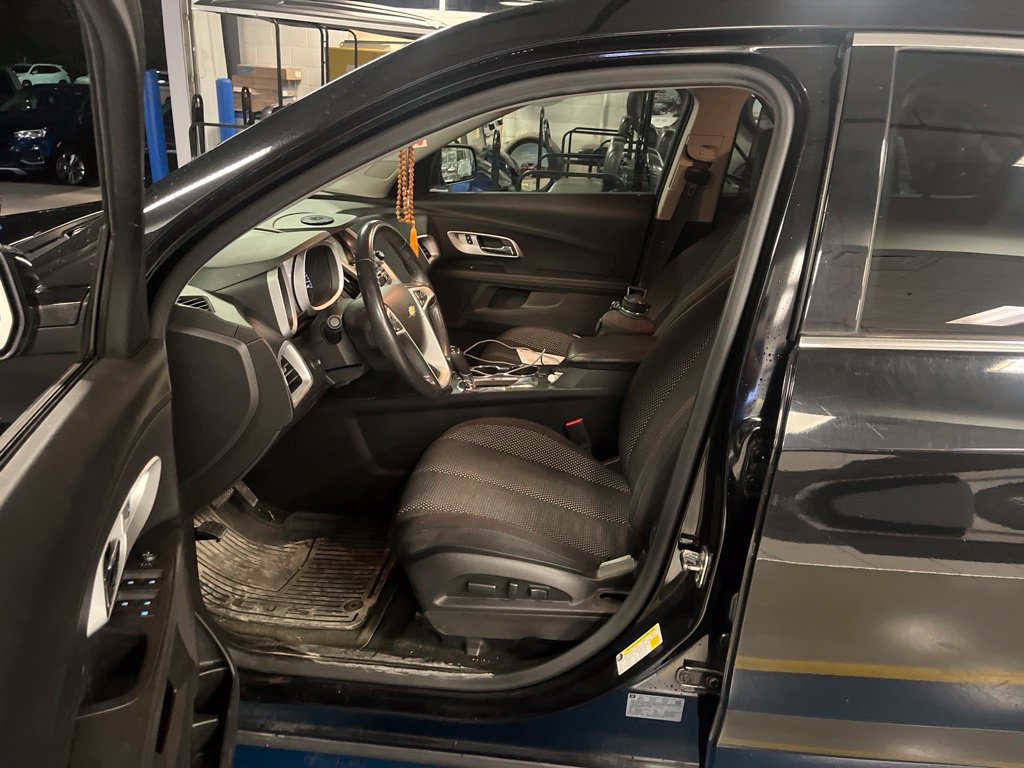 Used 2017 Chevrolet Equinox LT w/ Convenience Package AWD/4WD image 6