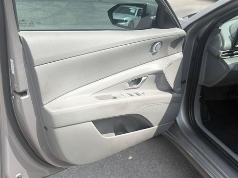 Used 2022 Hyundai Elantra SEL FWD image 11
