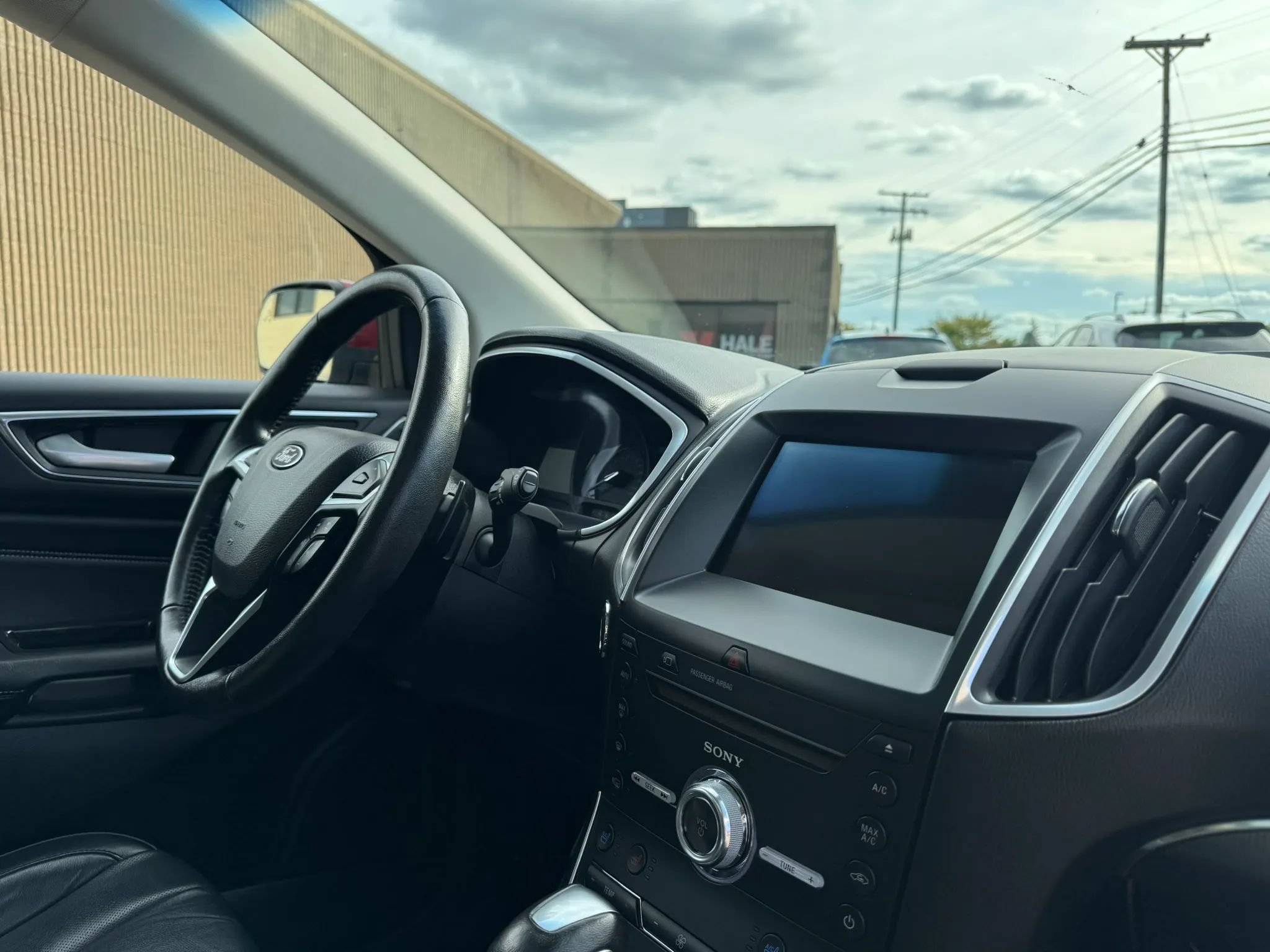 Used 2017 Ford Edge Titanium w/ Equipment Group 302A AWD/4WD image 28