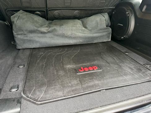 Used 2018 Jeep Wrangler Unlimited Rubicon image 19