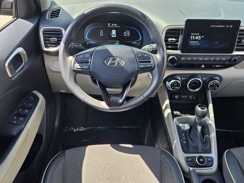 Certified 2025 Hyundai Venue Limited FWD image 13