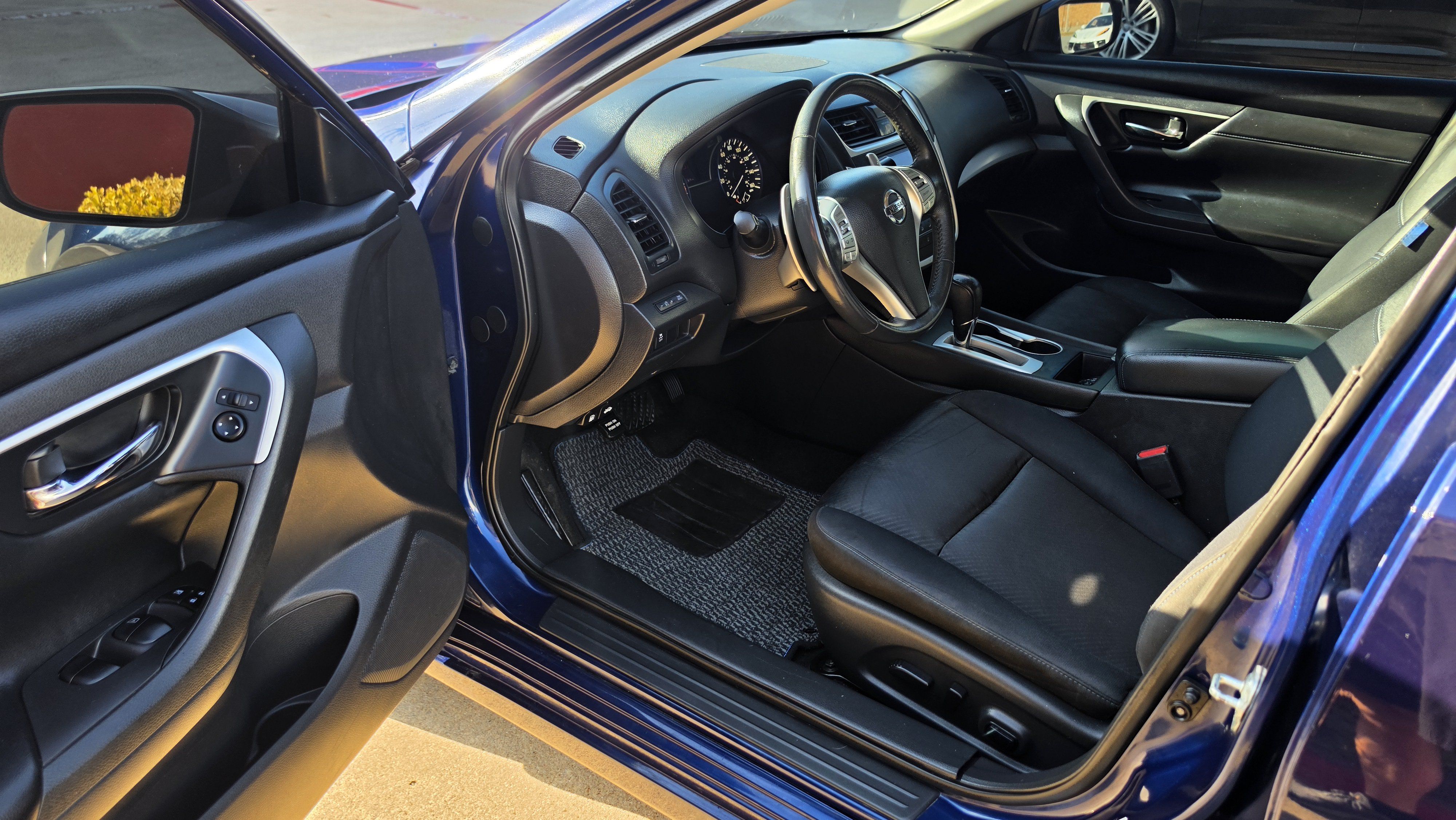 Used 2017 Nissan Altima 2.5 SR w/ LED Appearance Package FWD image 19