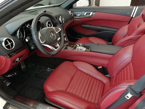 Used 2018 Mercedes-Benz SL 550 image 29