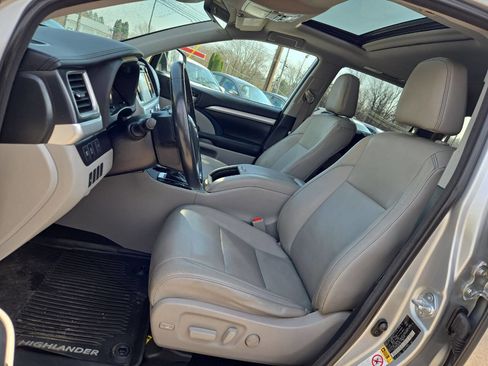 Used 2018 Toyota Highlander XLE AWD/4WD image 14