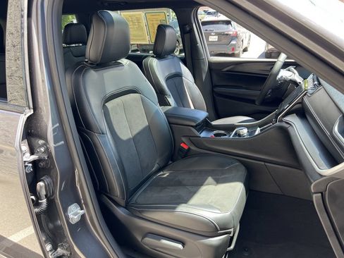 Used 2025 Jeep Grand Cherokee L Altitude AWD/4WD image 24