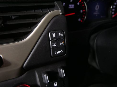 Used 2016 GMC Yukon Denali w/ Open Road Package AWD/4WD image 19