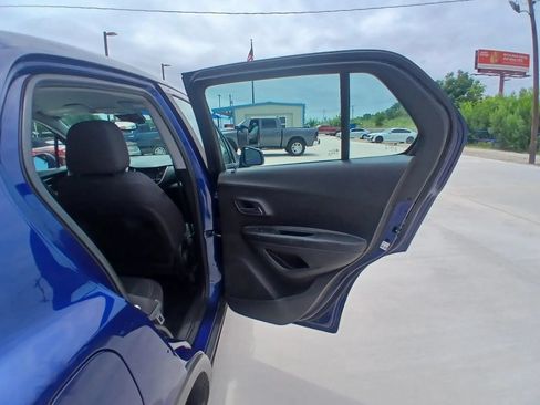 Used 2017 Chevrolet Trax LS FWD image 19
