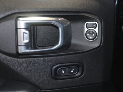 Used 2022 Jeep Wrangler Unlimited Rubicon AWD/4WD image 6