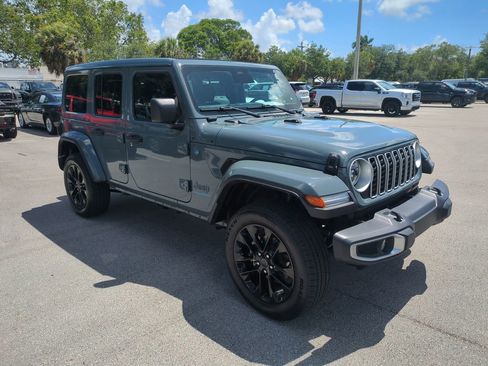 Used 2025 Jeep Wrangler Unlimited Sahara w/ Safety Group AWD/4WD image 2