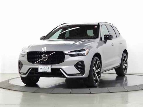 Used 2022 Volvo XC60 B5 R-Design w/ Advanced Package image 3