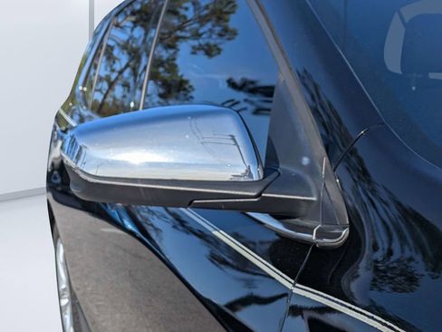 Used 2018 Chevrolet Equinox Premier image 11