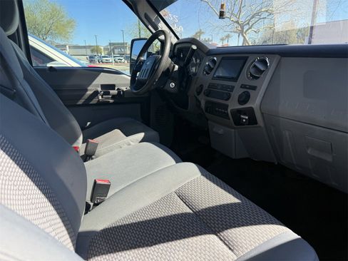 Used 2015 Ford F250 XLT w/ XLT Premium Package image 6