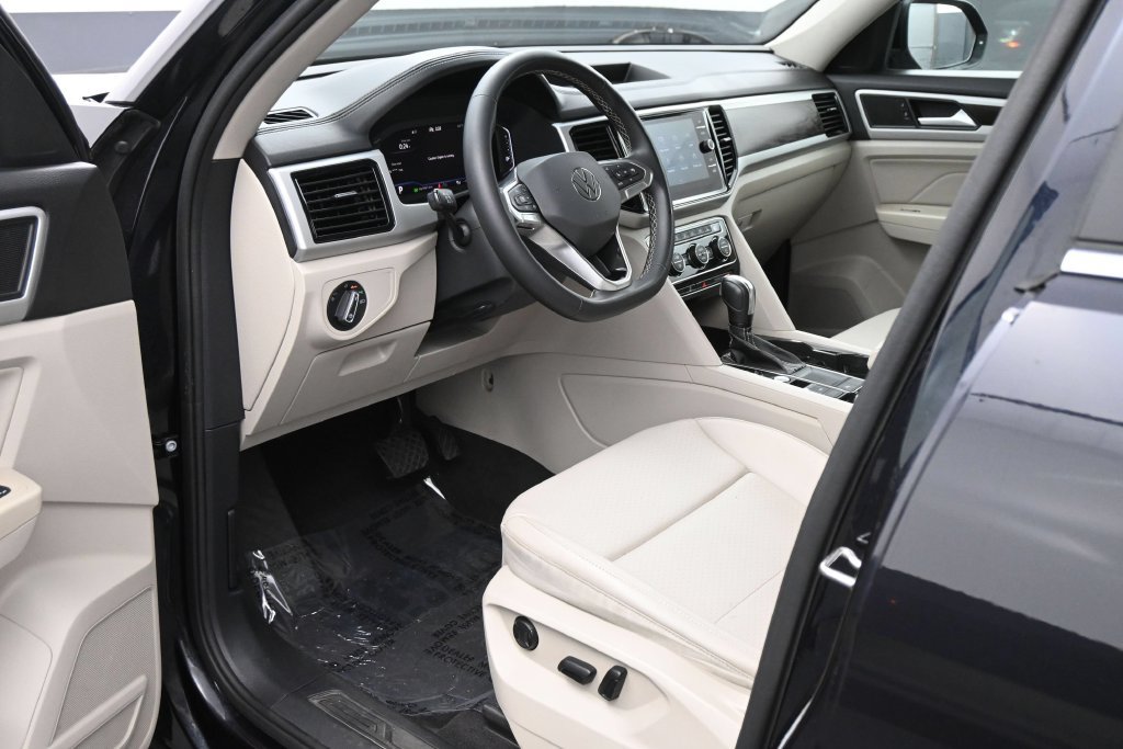 Used 2022 Volkswagen Atlas SE FWD image 2