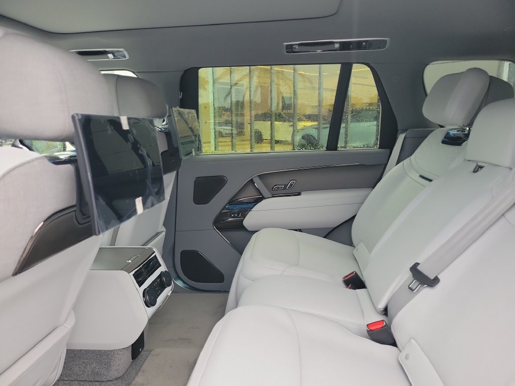 New 2026 Land Rover Range Rover SV AWD/4WD image 16