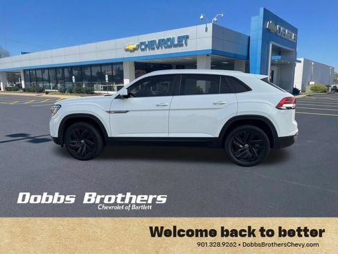 Used 2023 Volkswagen Atlas Cross Sport SE w/ Black Wheel Package FWD image 4