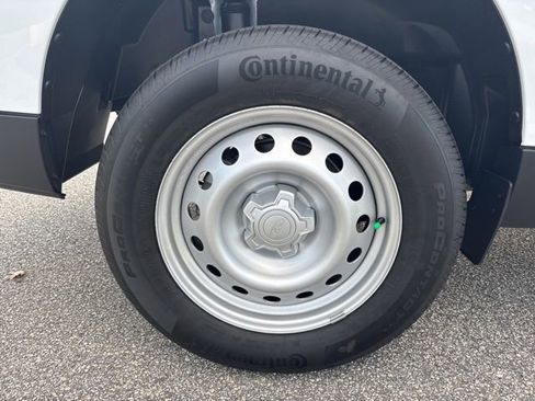 New 2025 Ford Maverick XL image 10