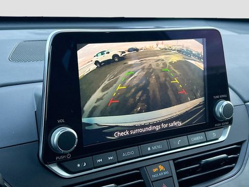 Used 2024 Nissan Altima 2.5 SV image 13