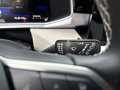 New 2025 Volkswagen Taos SE image 20