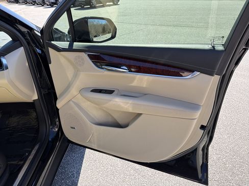 Used 2019 Cadillac XT5 Luxury image 18