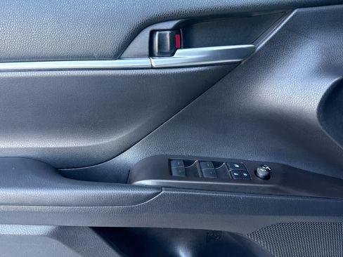Used 2021 Toyota Camry SE FWD image 12
