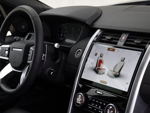 Used 2025 Land Rover Discovery S image 23