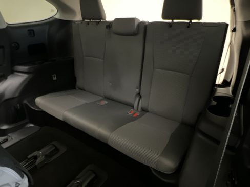 Used 2023 Toyota Highlander LE AWD/4WD image 24