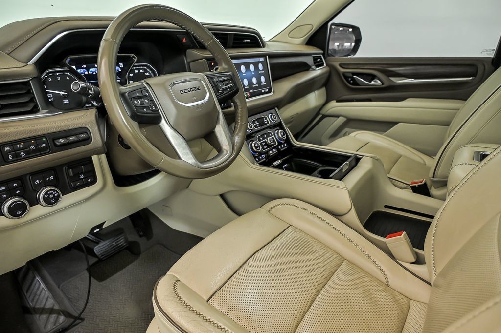 Used 2021 GMC Yukon XL Denali w/ Denali Ultimate Package AWD/4WD image 12