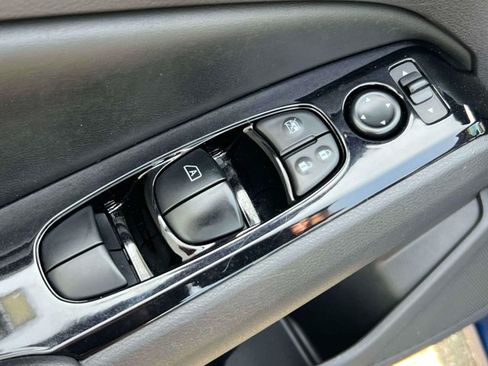 Used 2024 Nissan Altima 2.5 SR FWD image 17