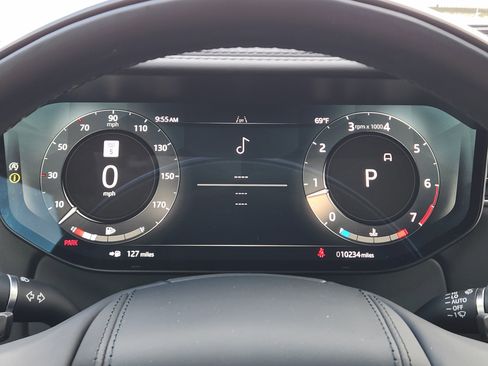 Used 2024 Land Rover Range Rover Long Wheelbase SE image 17