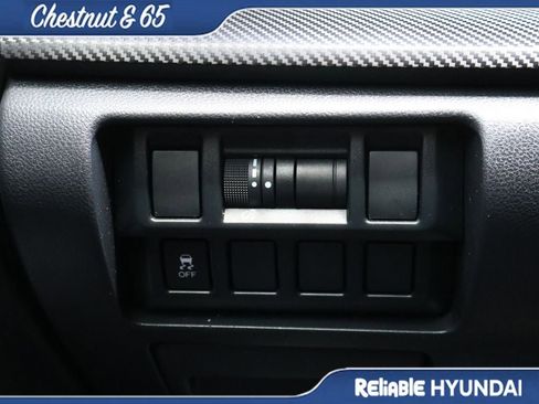 Used 2019 Subaru Crosstrek 2.0i w/ Eyesight System image 31