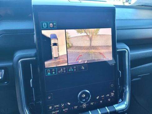 Used 2025 GMC Yukon Denali AWD/4WD image 10