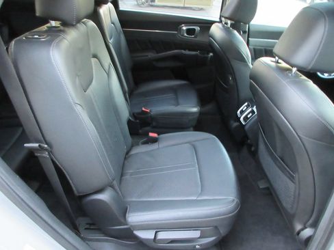 Used 2023 Kia Sorento SX AWD/4WD image 17