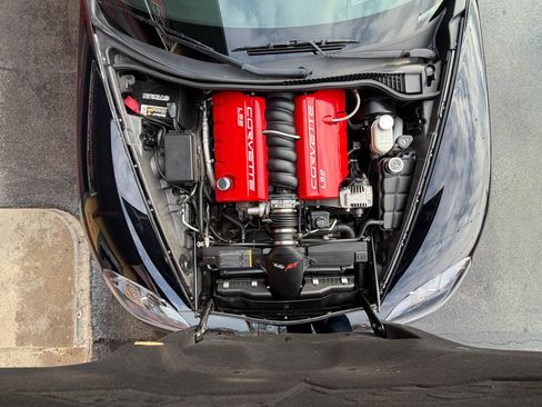 Used 2005 Chevrolet Corvette Coupe w/ Preferred Equipment Group image 24