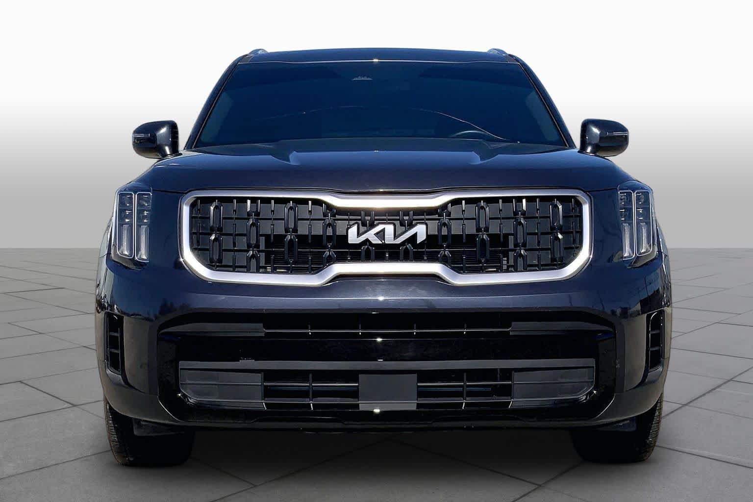 Used 2024 Kia Telluride EX w/ EX Captain's Chair Package FWD image 4