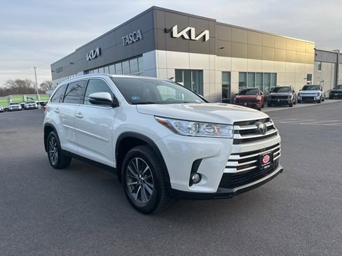 Used 2019 Toyota Highlander XLE image 2