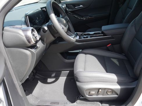 New 2026 Chevrolet Equinox LT w/ Convenience Package II AWD/4WD image 8