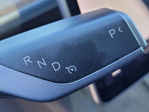 Used 2022 Tesla Model Y Long Range AWD/4WD image 25