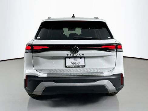 New 2026 Volkswagen Tiguan SE image 6