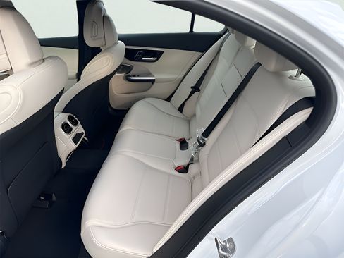 Used 2026 Mercedes-Benz C 300 4MATIC Sedan image 21