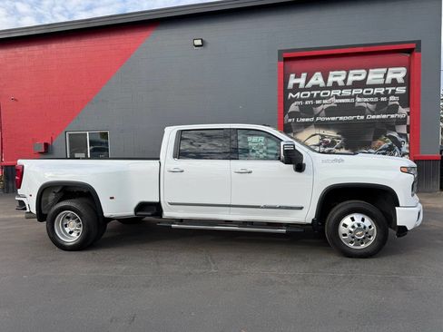 Used 2024 Chevrolet Silverado 3500 High Country w/ Technology Package image 3