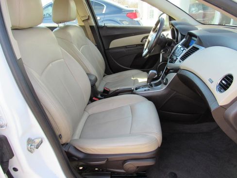 Used 2011 Chevrolet Cruze LT image 6