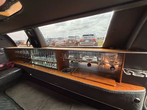 Used 2001 Lincoln Town Car Executive image 17