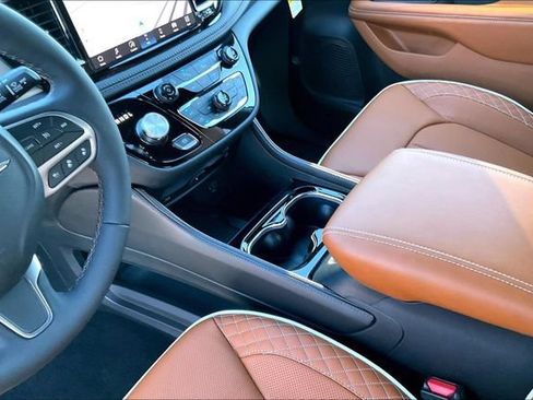 New 2026 Chrysler Pacifica Pinnacle FWD image 7