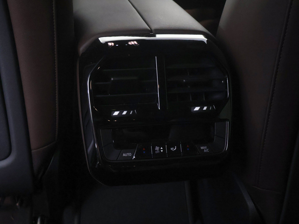 Used 2024 BMW iX xDrive50 AWD/4WD image 46