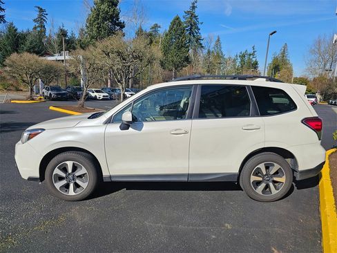 Used 2017 Subaru Forester 2.5i Limited w/ Popular Package #2 image 4