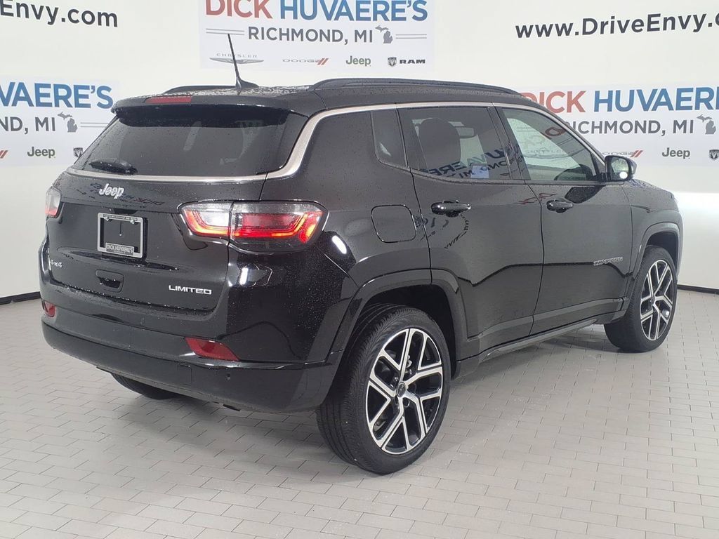 Used 2025 Jeep Compass Limited w/ Elite Group AWD/4WD image 4